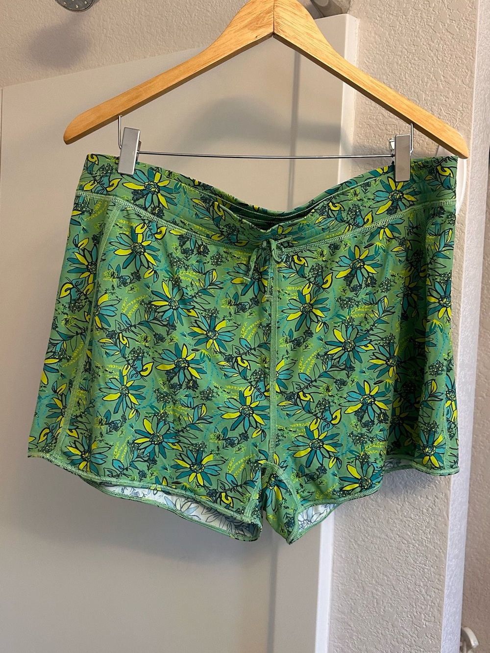 Stio Women’s Green Floral ultralight Swim Shorts